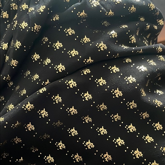 Elegant Black & Gold Print Top - ROSE + OLIVE - Size Large - Picture 15 of 16